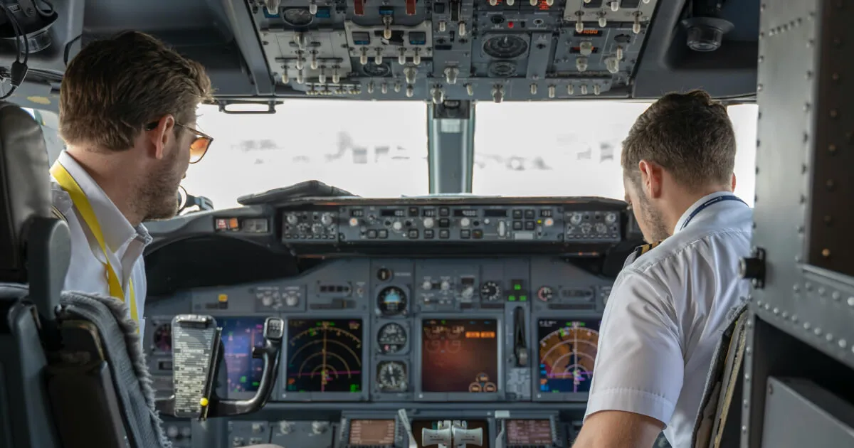 first-officer-abo-co-pilot &mdash; cambridge.ua