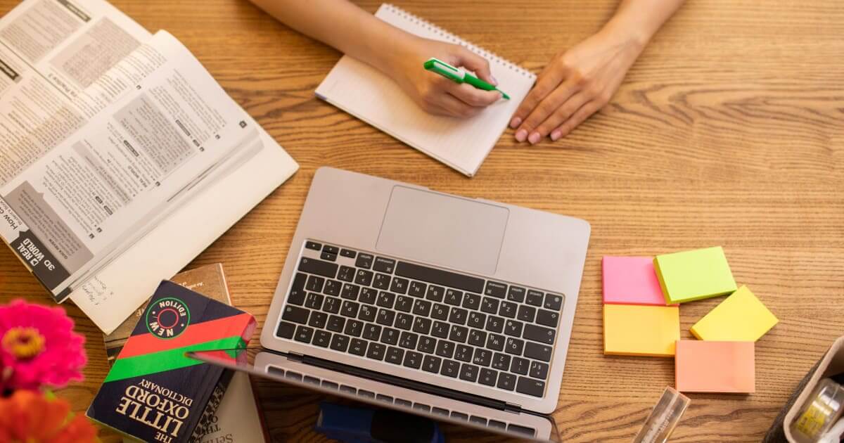 Прийменники місця та часу в англійській мові at, in, on: правила вживання