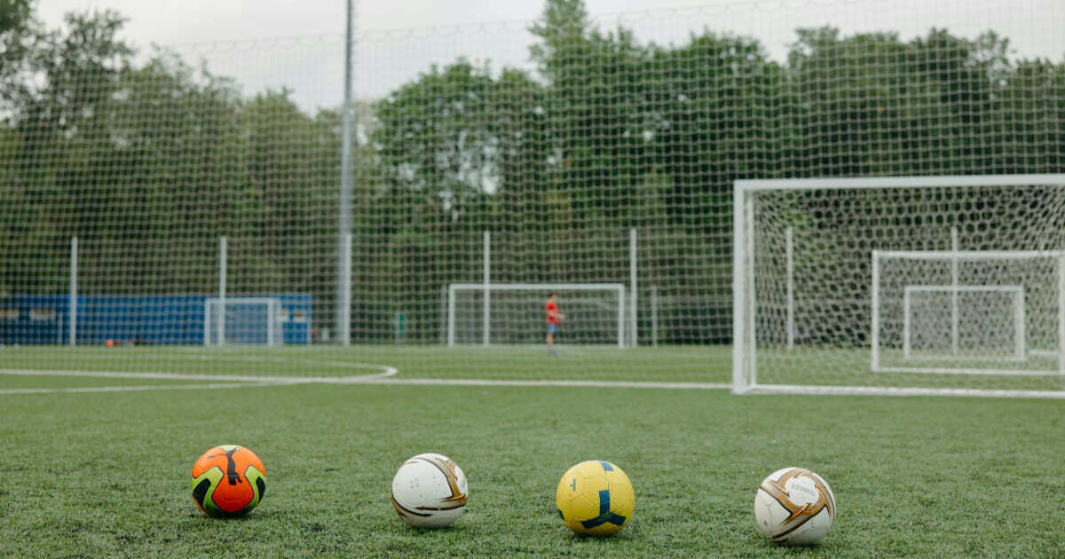 Розповідь про футбол англійською мовою: короткий твір та поради