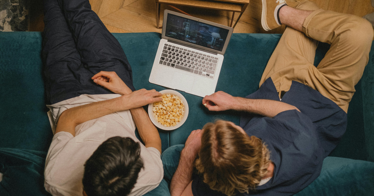 Как учить английский по фильмам и сериалам? Полезные советы для фанатов - cambridge.ua